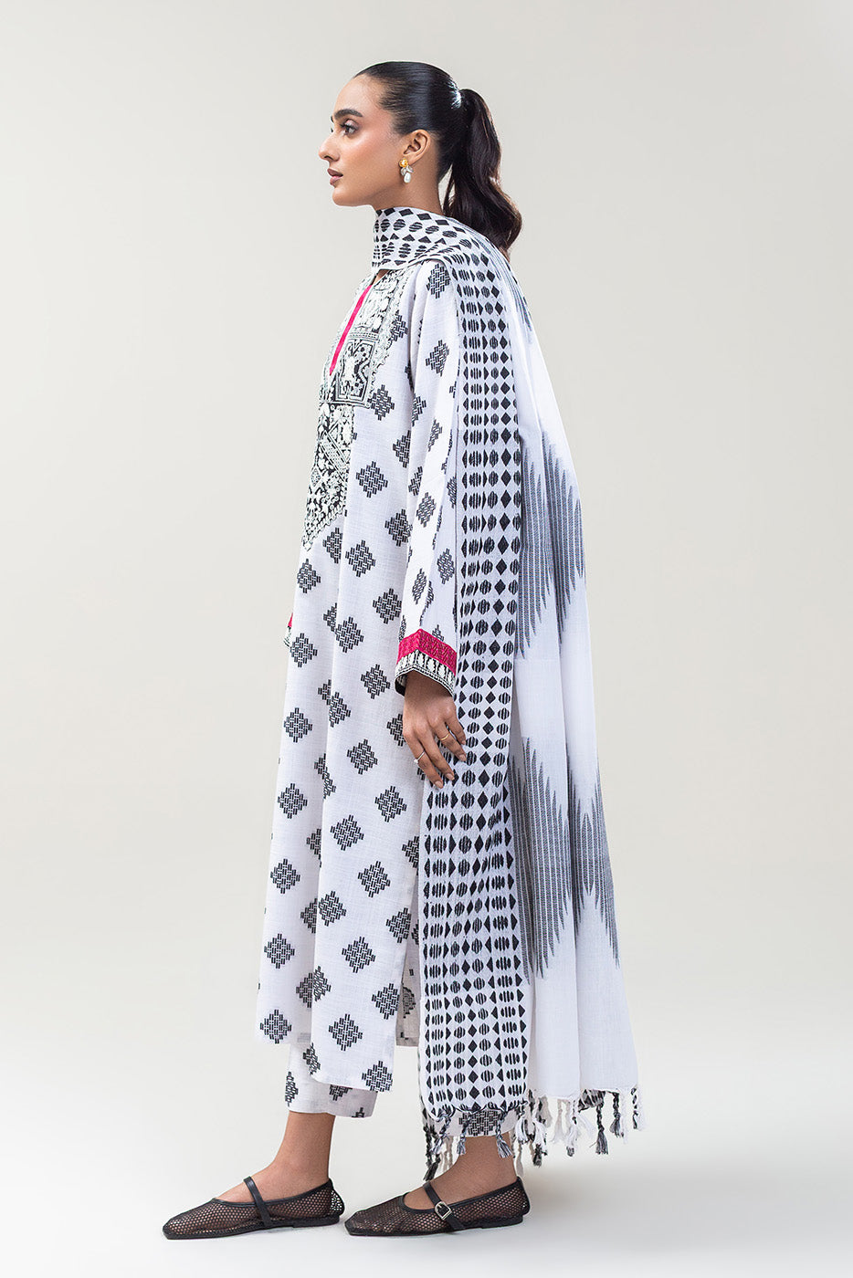 3 PIECE EMBROIDERED KHADDAR JACQUARD SUIT (PRET)